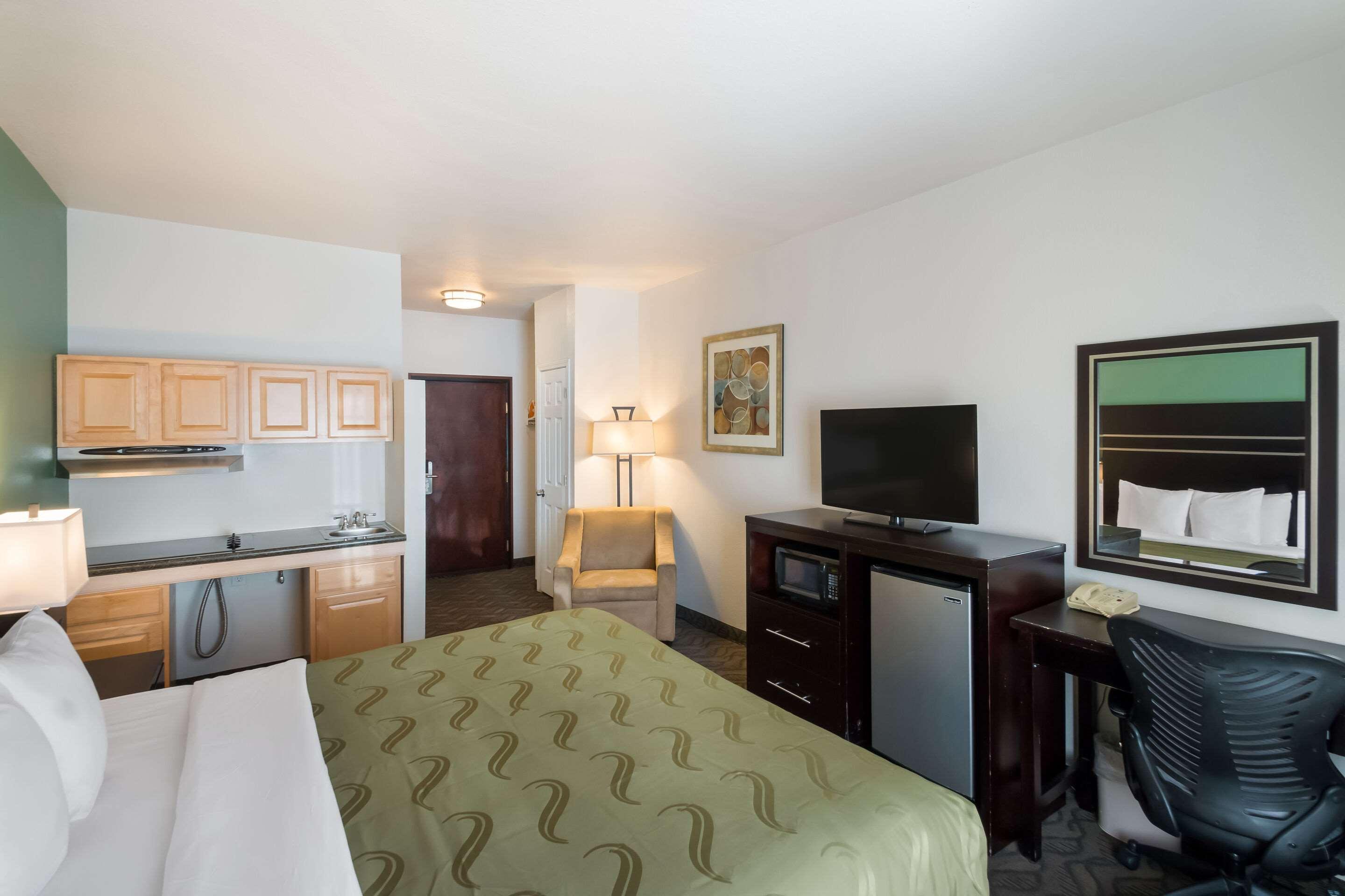 Quality Inn & Suites Airport West Salt Lake City Exterior photo