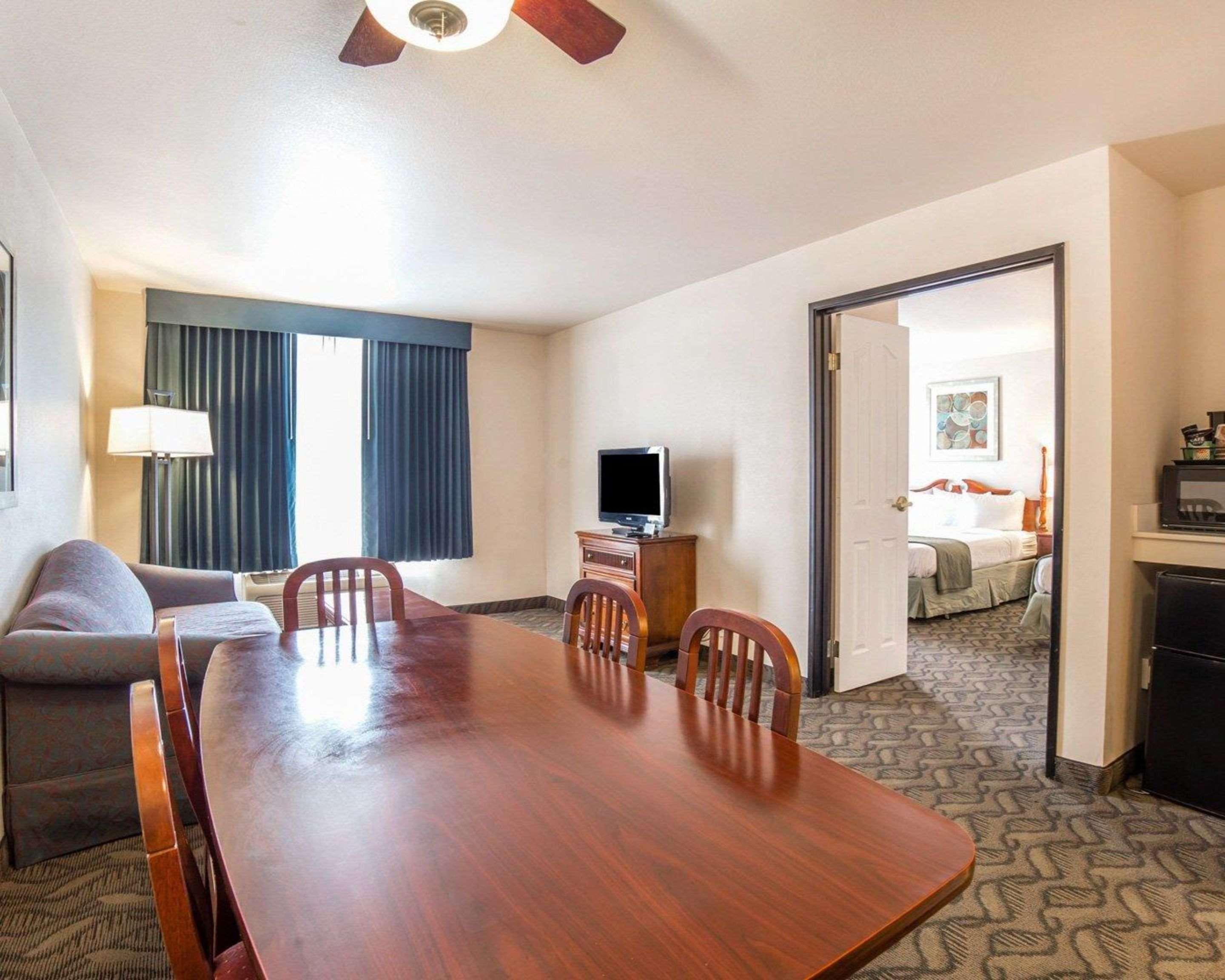 Quality Inn & Suites Airport West Salt Lake City Exterior photo